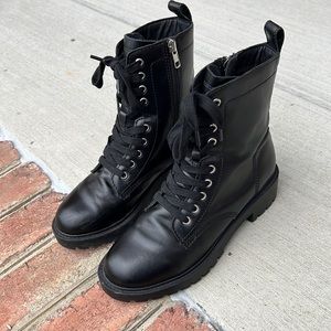 Steve Madden Guiden black leather upper boots size 6